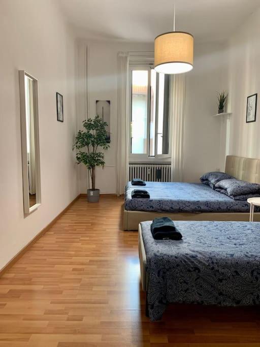 Splendido Bilocale A 4 Fermate Dal Duomo Apartment มิลาน ภายนอก รูปภาพ