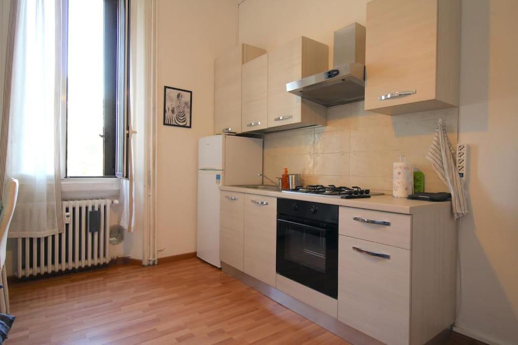 Splendido Bilocale A 4 Fermate Dal Duomo Apartment มิลาน ภายนอก รูปภาพ
