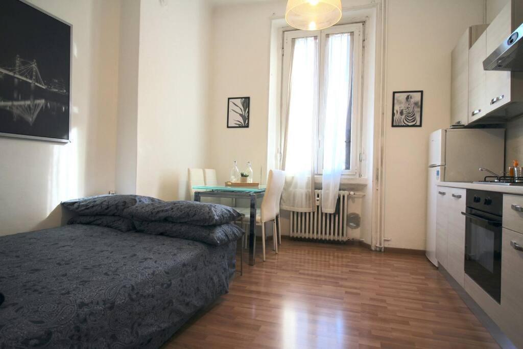 Splendido Bilocale A 4 Fermate Dal Duomo Apartment มิลาน ภายนอก รูปภาพ