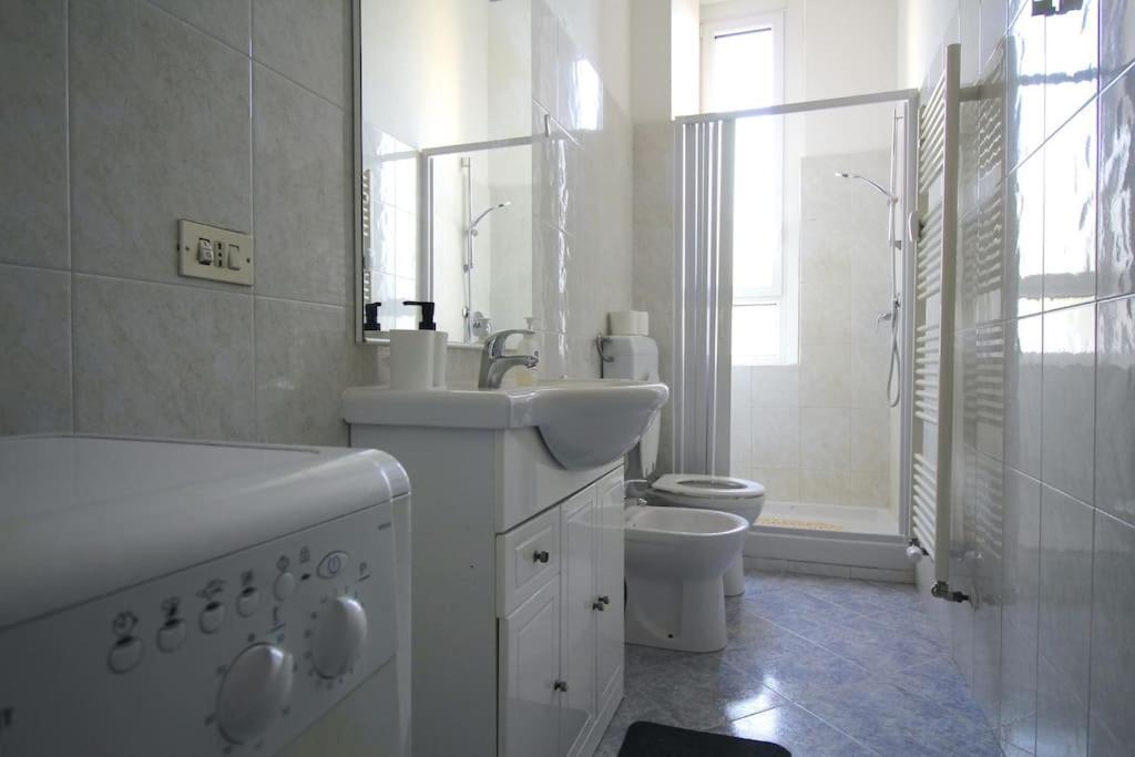 Splendido Bilocale A 4 Fermate Dal Duomo Apartment มิลาน ภายนอก รูปภาพ